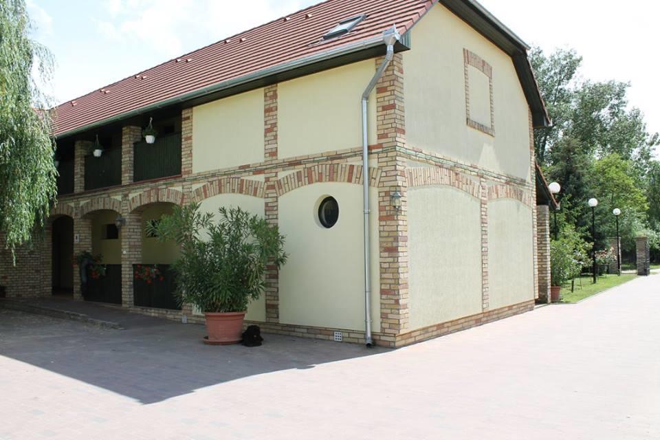 Bed and Breakfast Király Lovastanya Panzió Janoshalma Exterior foto
